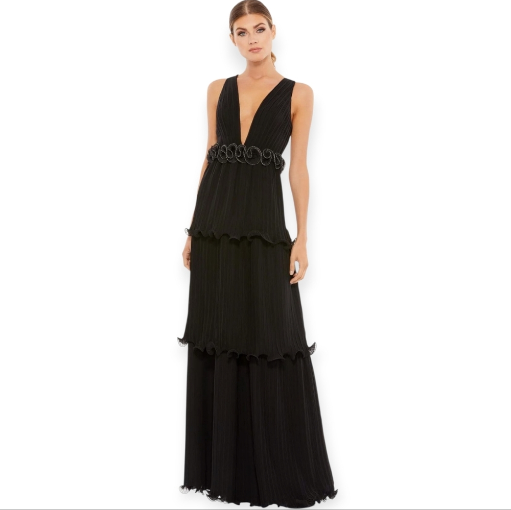 NWT MAC DUGGAL PLEATED RUFFLE TIERED PLUNGE NECK GOWN